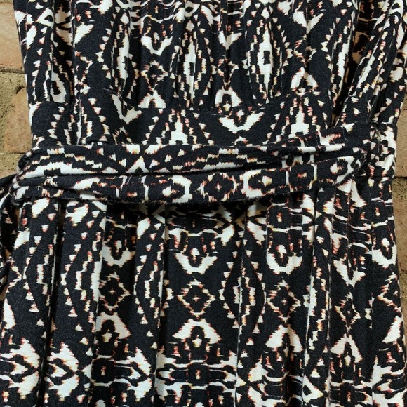 Banana Republic - Cap Sleeved Wrap Dress - Size Small - Black Aztec Pattern - Picture 12 of 13